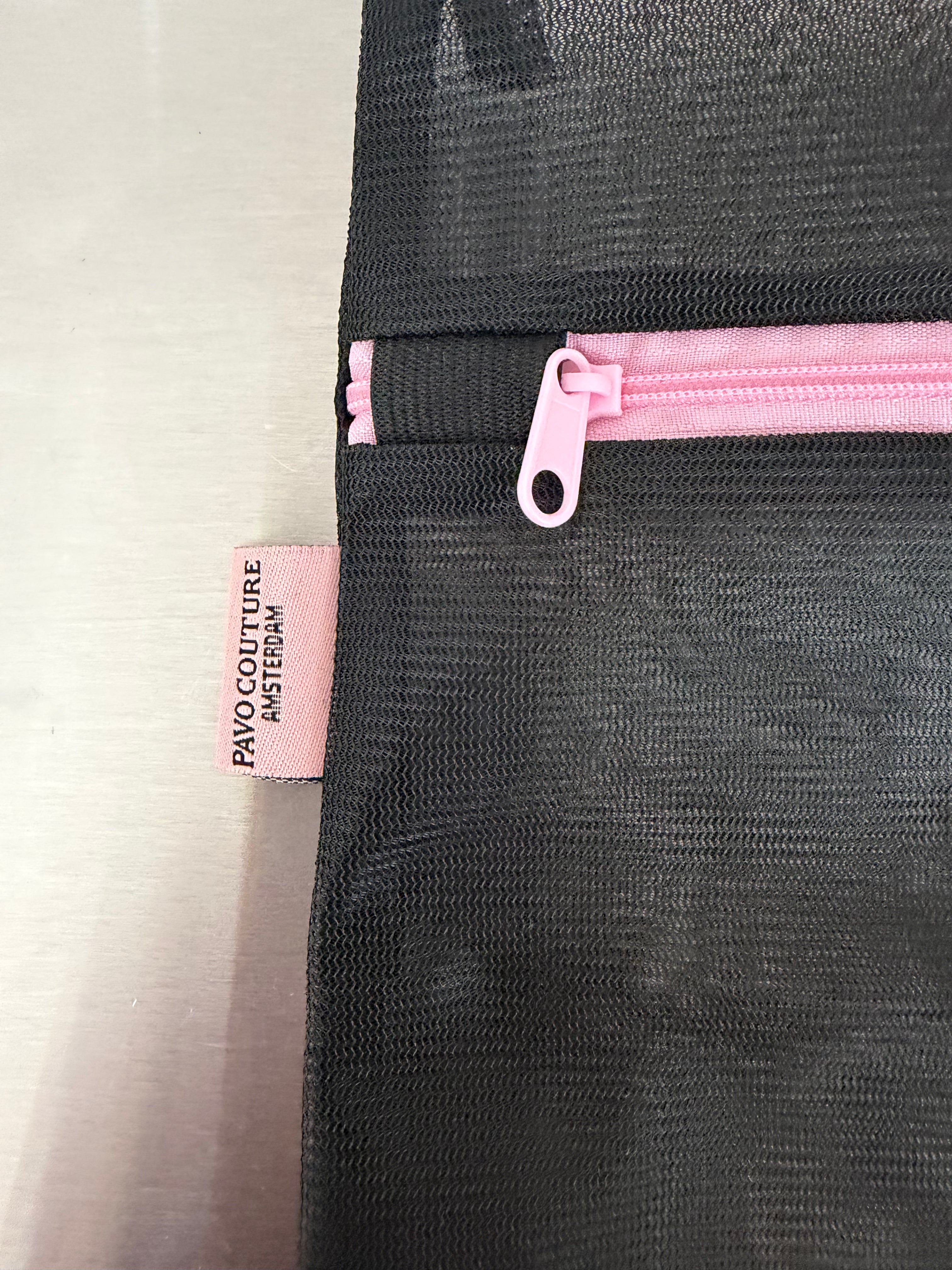 pavo couture waszakje zwart met roze