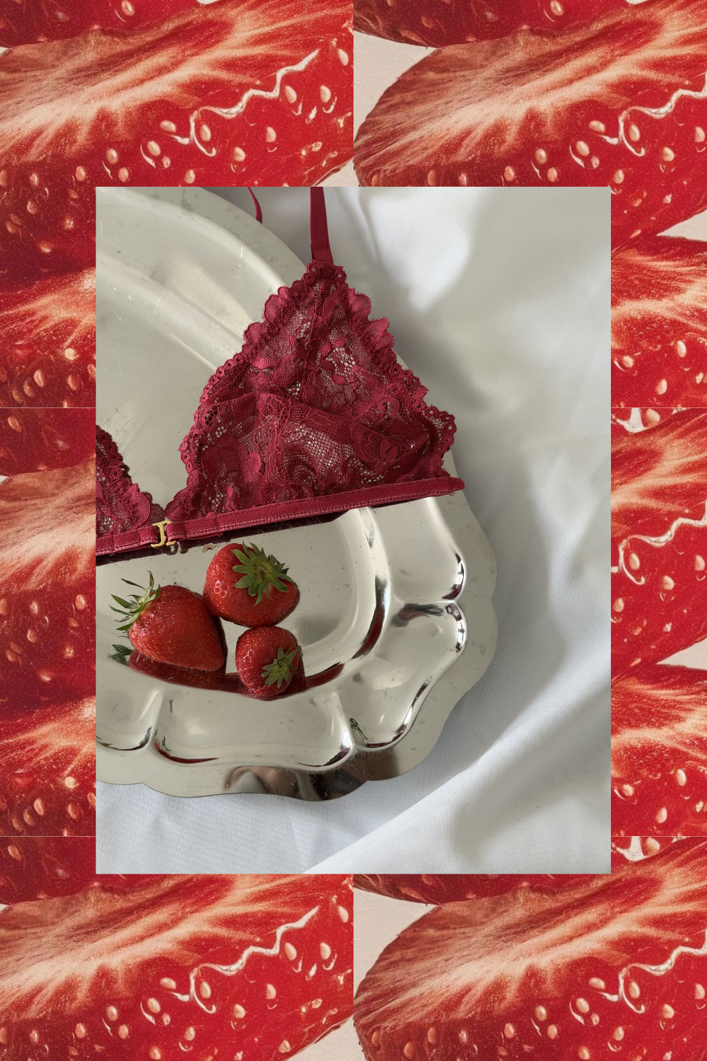 rode triangel bralette met aardbeien en aardbeien achtergrond
